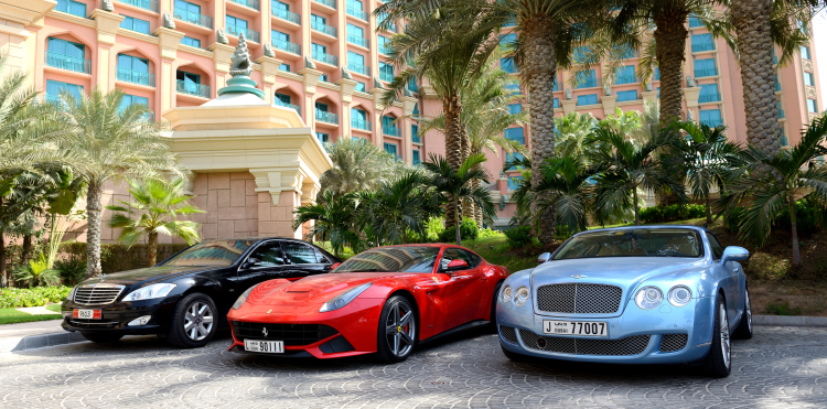 Polizei stellt gestohlene Luxusautos für Dubai sicher