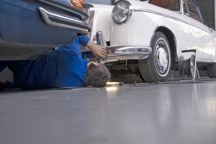 Happens more often than suspected - thieves steal classics from the garage