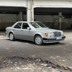 Mercedes Benz 500E