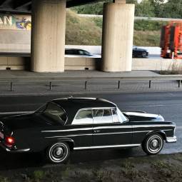 Mercedes-Benz 250 SE b (W 111)