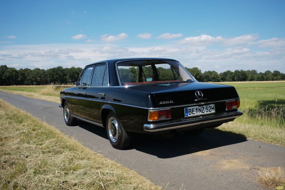 Mercedes 220 D (W115) 1968 – Model Car Group 1/18 (blanche, Métal, Collection)